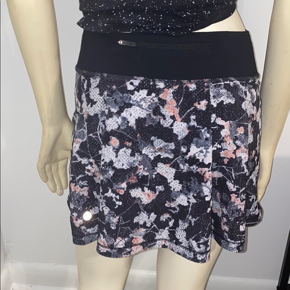 Lululemon skirt - Picture 2 of 6